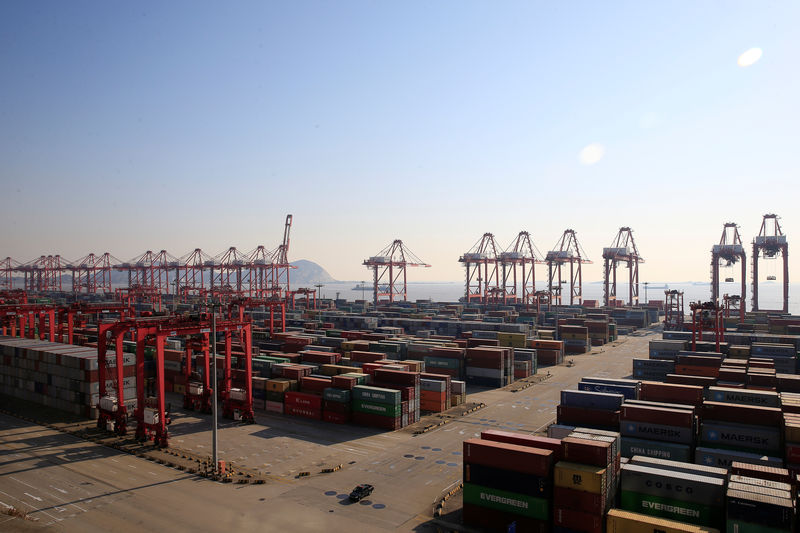China's August exports rise 9.8 percent year-on-year, imports up 20 percent