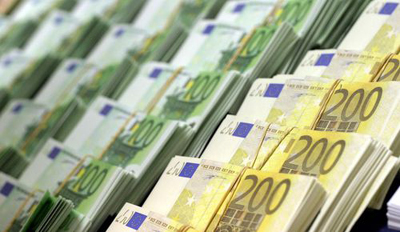 Euro rises, shares sag as dollar lays low ahead of Fed