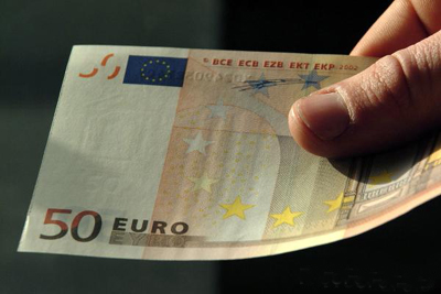 Euro up 0.7pc vs flagging dollar, awaits German IFO survey