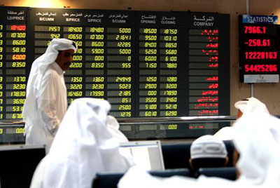 Gulf markets slip as oil extends losses