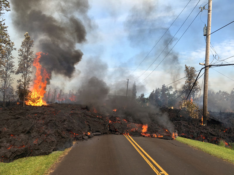 Hawaii residents shaken by quakes, brace for new lava outbreaks