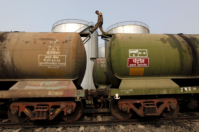 India in talks with U.S. to extend Iran sanctions waiver: oil ministry official