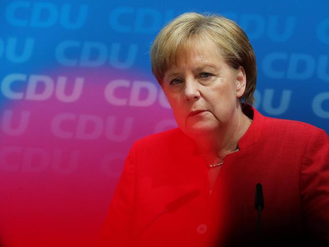 Merkel to Quit as Party Chief as Her Chancellorship Wobbles