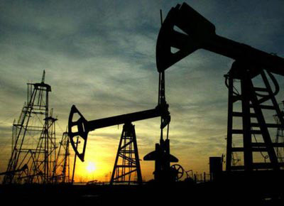 Brent oil falls below  as industry data shows US stocks at record high