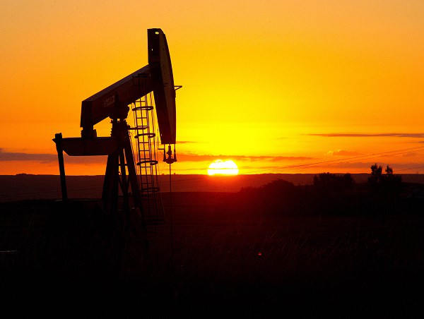 Oil prices fall as glut worries worsen