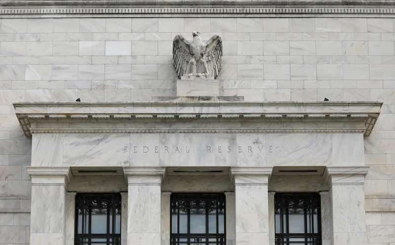 Regional Fed banks urged holding discount rate steady before last meeting