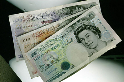 Sterling falls on lingering UK rate hike doubts