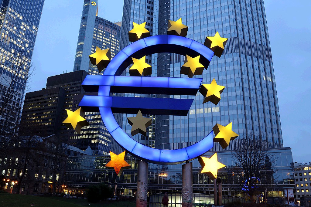 Strong inflation pulls euro zone bonds yields up