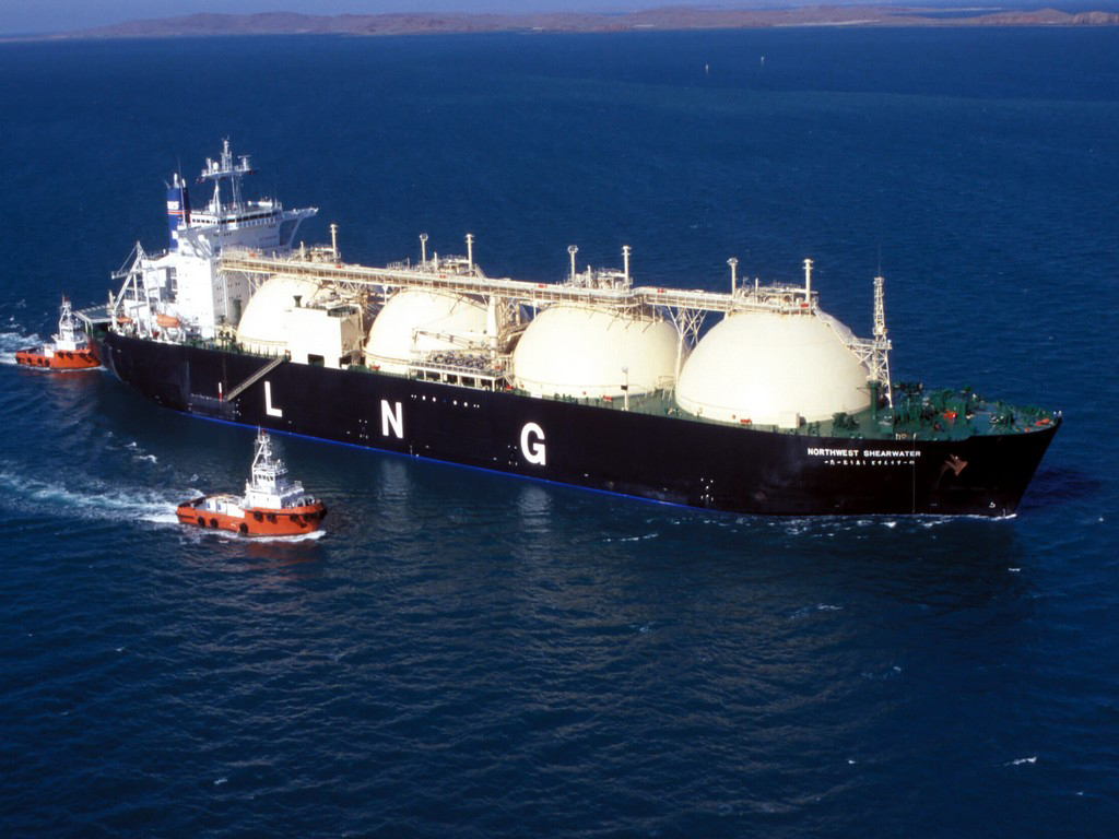 Switch to LNG for shipping fuel not enough to meet strict carbon regulations