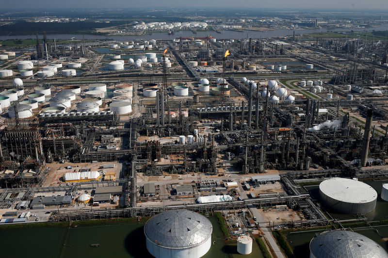Texas, refineries urged to plan storm shutdowns to cut pollution