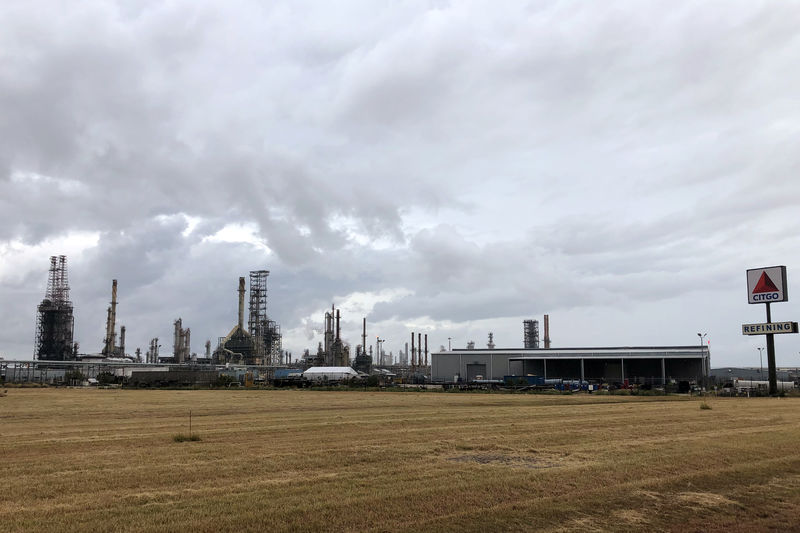 Tug-of-war: U.S. refiner Citgo caught in Venezuela political upheaval
