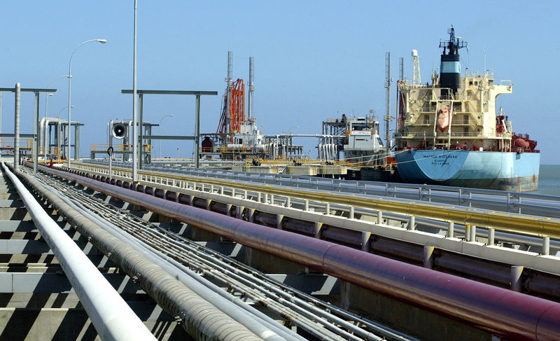 U.S. sanctions on Venezuela would reroute crude, leave refiners short