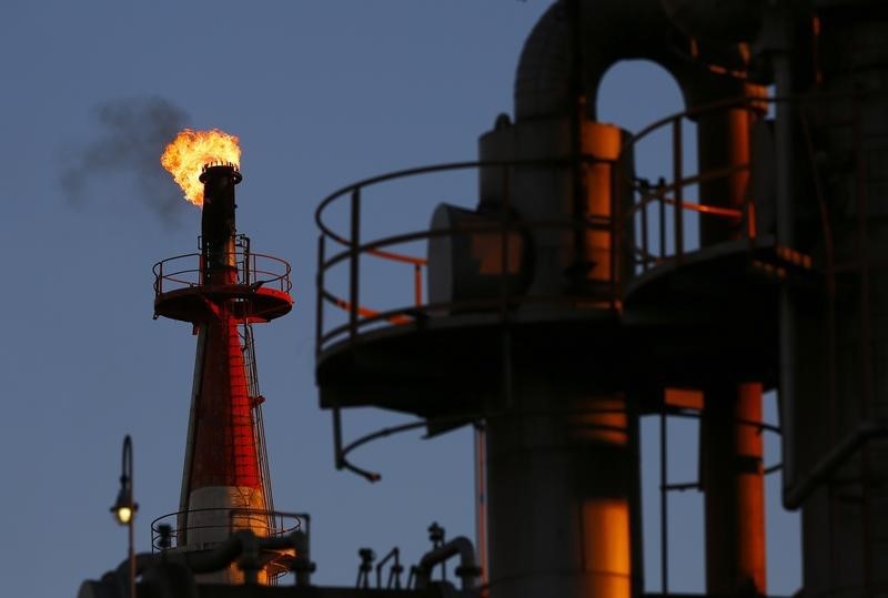 Oil rises after steep losses, but recession fears limit gains