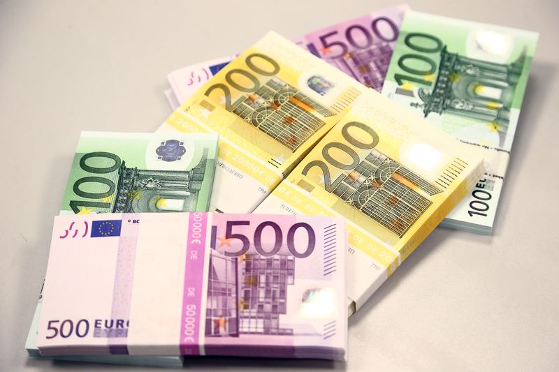 Croatia's eurosceptics fail in bid on referendum to block euro