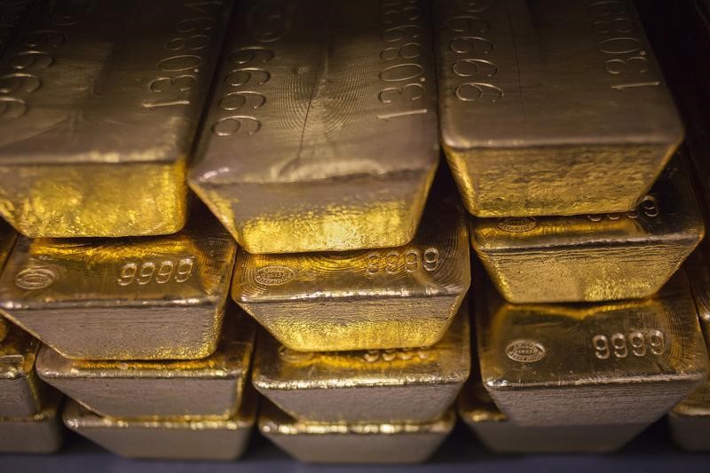Gold prices creep lower as dollar, yields surge on hawkish Fedspeak