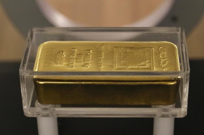 Gold Up, but On Track for Worst Performance in Six Years