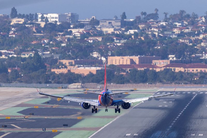 Major U.S. airlines warn 5G could ground some planes, wreak havoc
