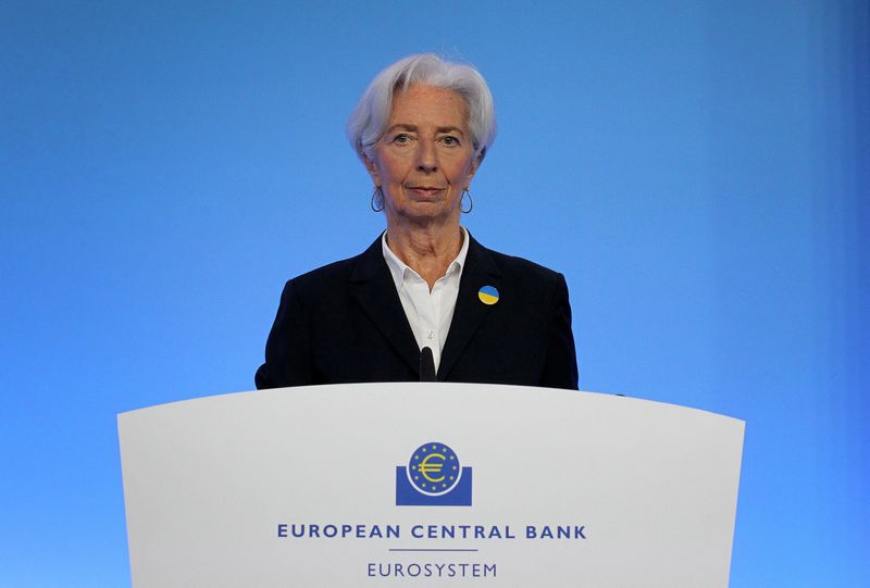 Expect ECB, Fed to be out of sync: ECB's Lagarde