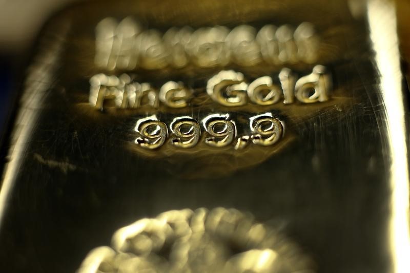 Gold Falls to Two-and-a-Half Year Low, Investors Brace for Fed Meeting