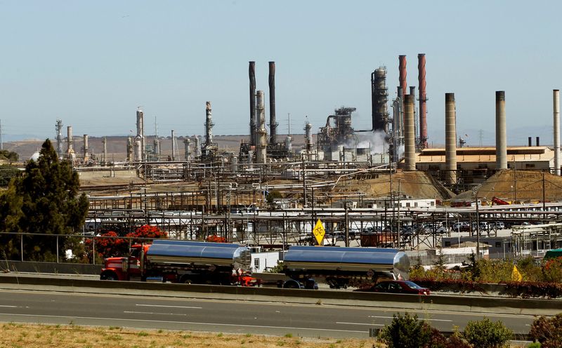 Union workers at Chevron refinery prepare for strike on Monday
