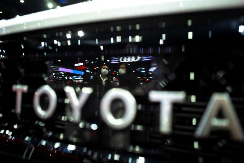 U.S. auto sales slide in Q1; Toyota outsells GM