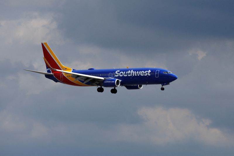 Southwest, JetBlue give upbeat revenue outlooks despite inflation worries