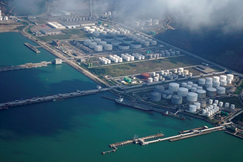 China's Sept crude oil imports fall, fuel exports hit 15-mth high