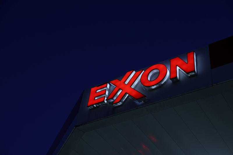 Exxon signs with top ammonia maker as its first client for decarbonization business