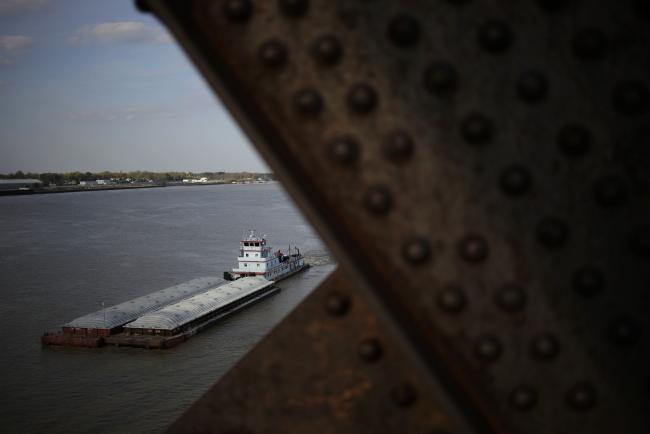Mississippi Barge Crisis Set to Deepen as Ohio River Now Sees Backups