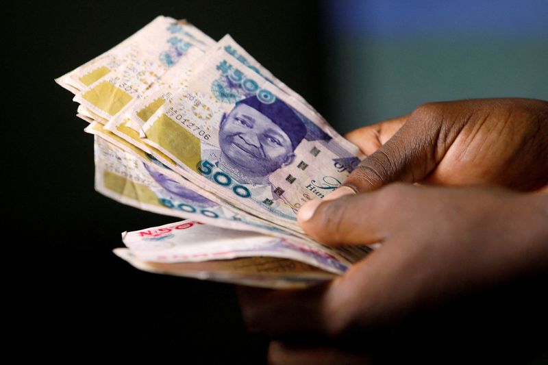 Nigeria's Buhari backs central bank on new banknotes
