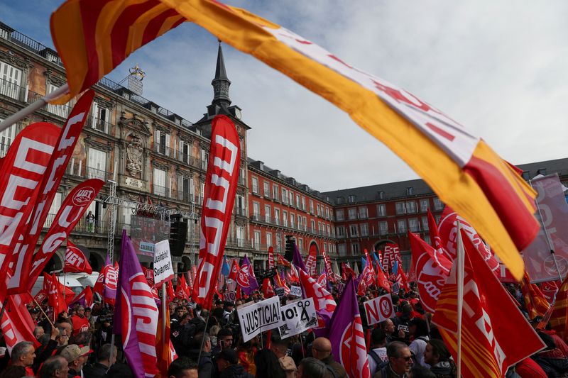 Thousands rally in Spain to demand pay hikes amid high inflation