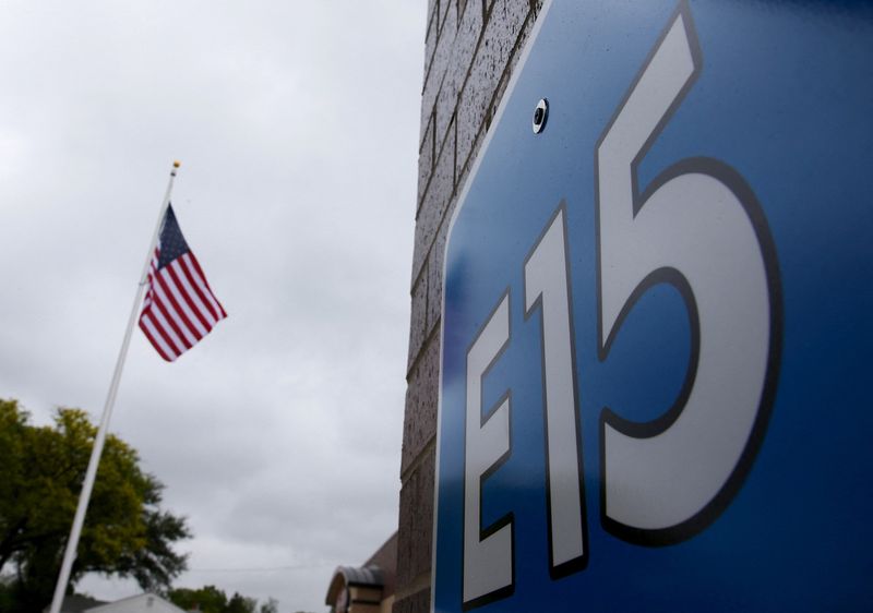 U.S. senators introduce bill to expand E15 gasoline sales, with support from oil group