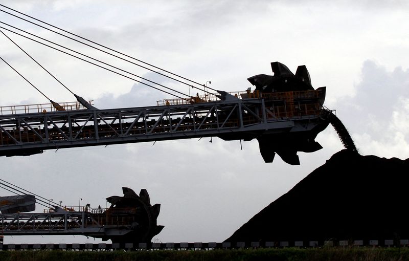 Coal, gas lead 2022 commodities rally; recession fears greet New Year