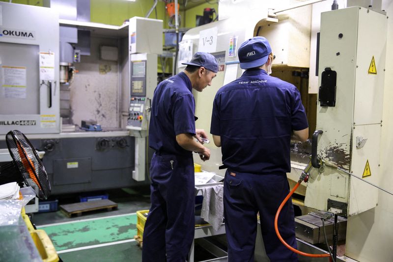 Japan Nov factory output falls on weakening global demand