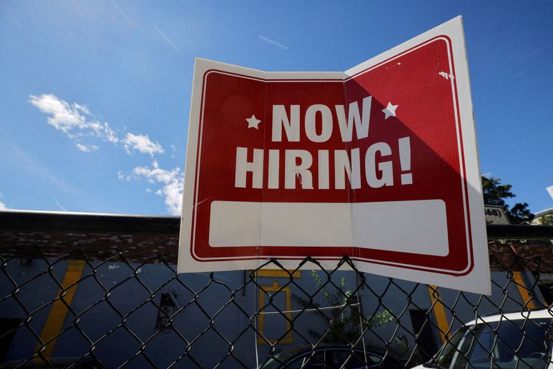 U.S. labor market shrugs off recession fears; keeps Fed on tightening path