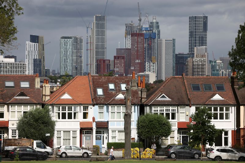 UK house prices end 2022 on a weaker note after pandemic boom