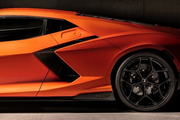 Bespoke High-Performance Bridgestone Tyres for the New Lamborghini Revuelto