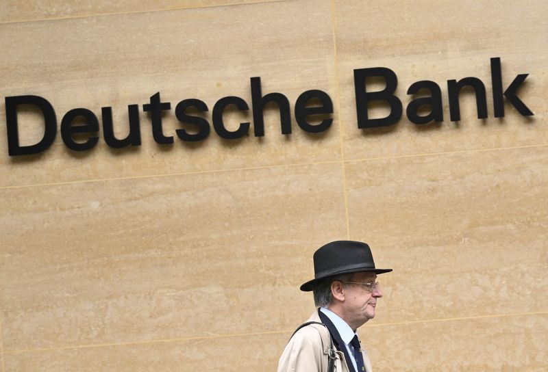 Deutsche Bank shares tumble, default insurance cost shoots up