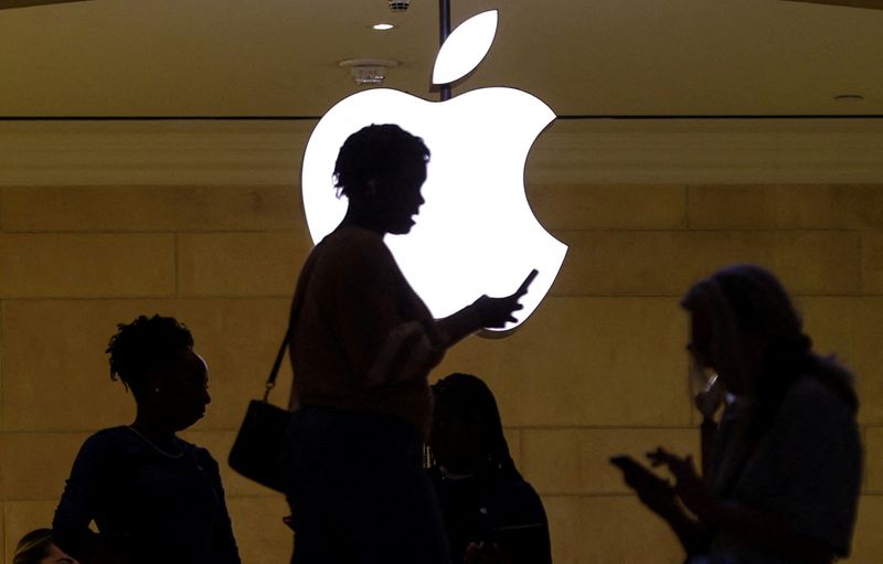 Buffett says Apple is Berkshire portfolio's best business