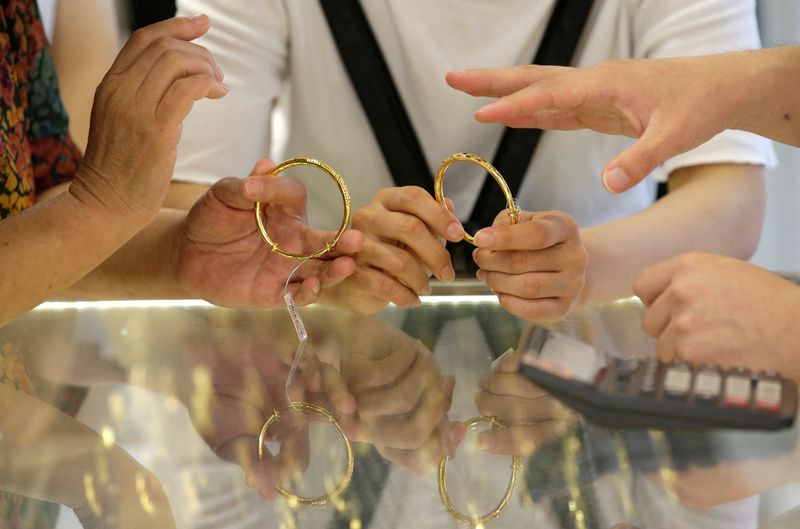 Lofty prices tarnish gold's lustre in top Asian retail hubs