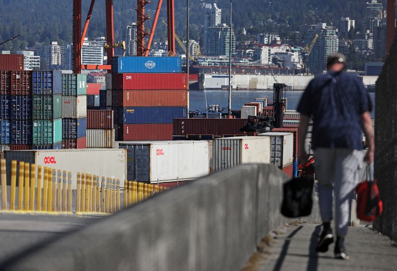 Canada's port workers union leadership backs new contract deal