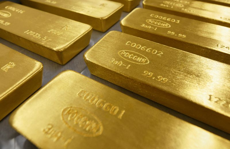 Gold set for worst week in seven on dollar, yields strength