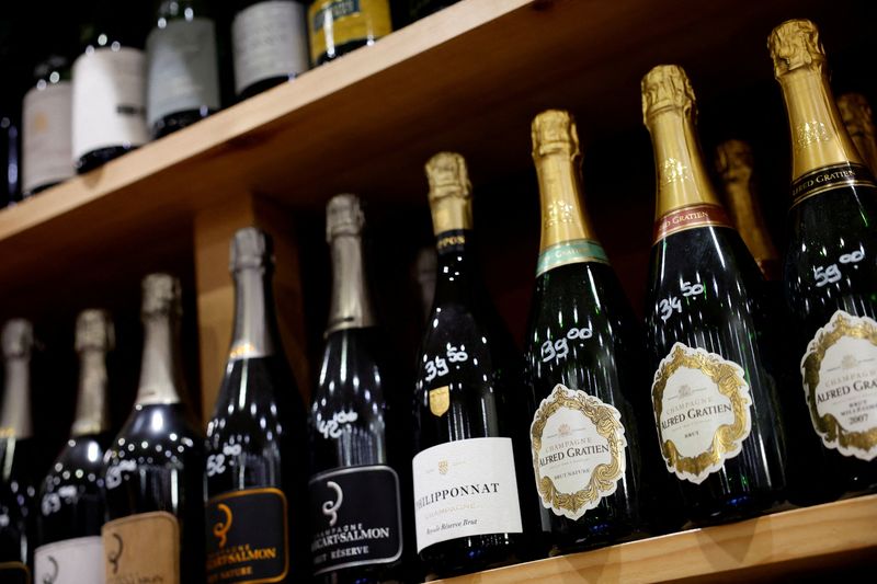 Mixed year for French wine but champagne fizzes
