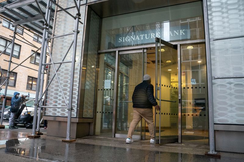 Buyers sought for Signature Bank's  billion CRE portfolio