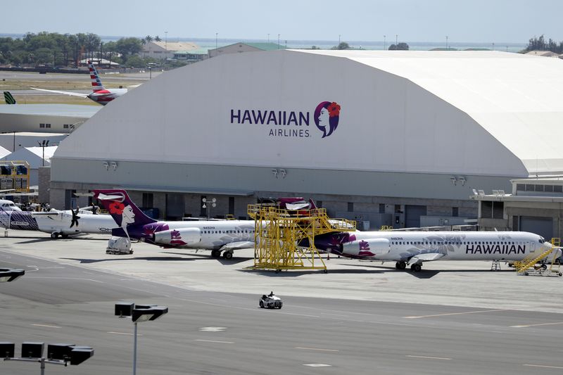 Alaska Air to buy peer Hawaiian for .9 billion