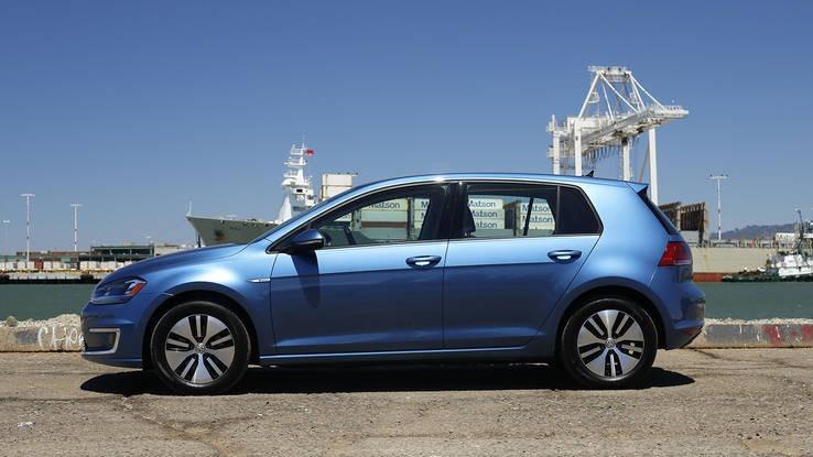 2015 Volkswagen e-Golf SEL Premium: Junkyard Scavenger Review