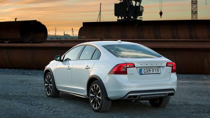 2016 Volvo S60 Cross Country review